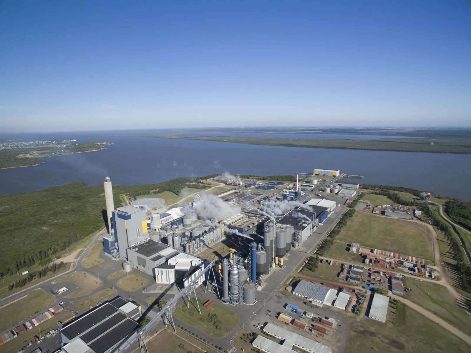 Planta industrial de UPM, cliente de AV Grupos Electrógenos